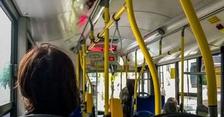 Głośne rozmowy przez telefon będą zakazane w autobusach?