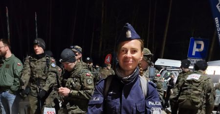 Poznańska policjantka biegła w umundurowaniu i ciężkim plecaku aż 100 km!