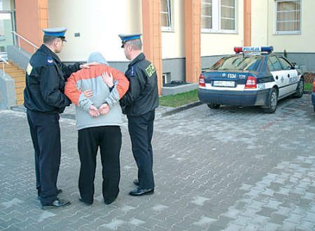 Policja rozbiła gang złodziei samochodów