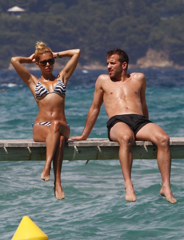 Rafael i Sylvie van der Vaart na plaży w Saint Trope