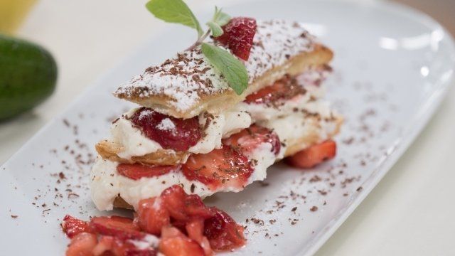 Mille-feuille truskawkowe i chłodnik truskawkowo-pomidorowy