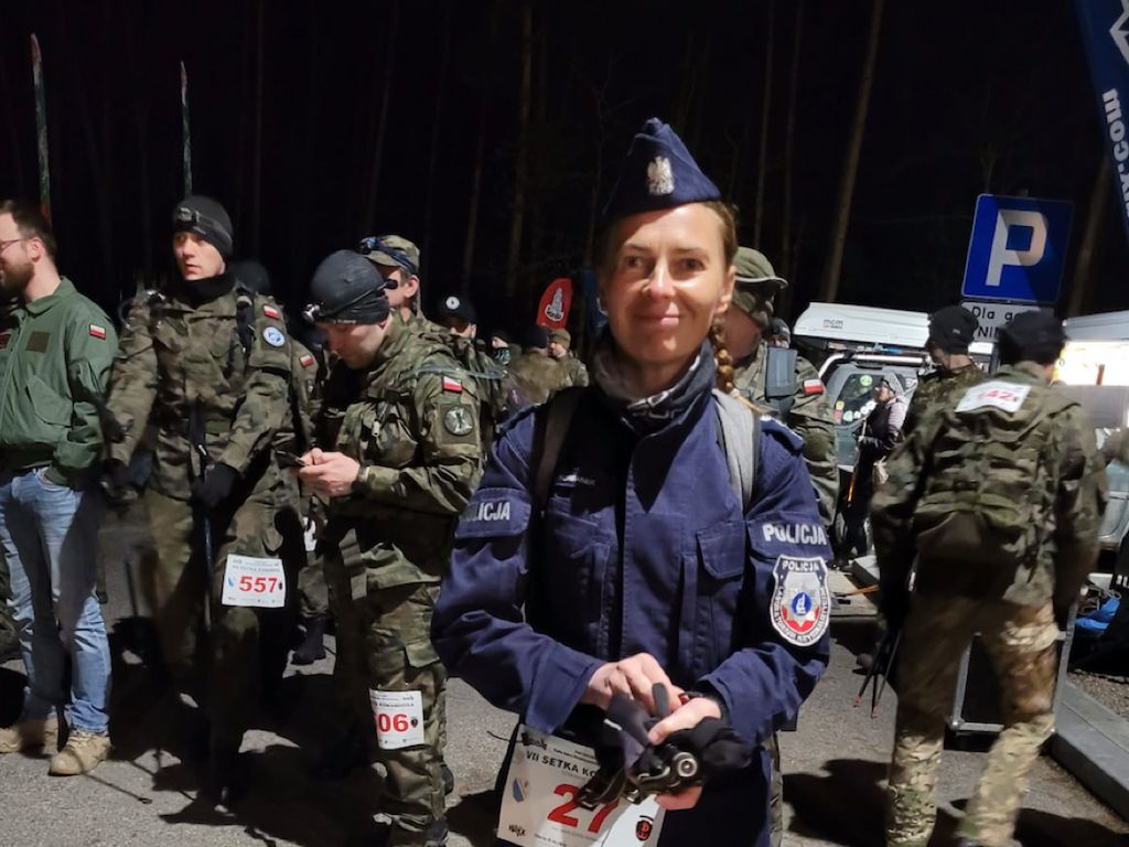 Poznańska policjantka biegła w umundurowaniu i ciężkim plecaku aż 100 km!