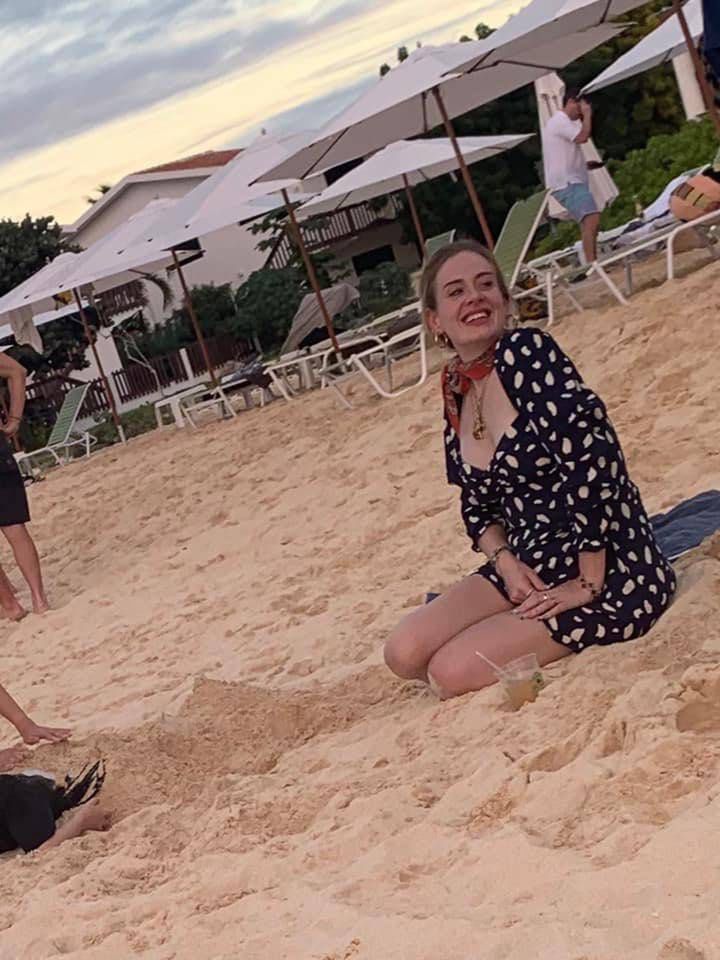 Adele na plaży na Karaibach