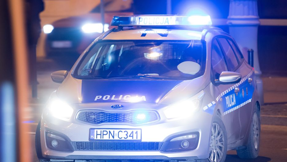 Wola. Krwawa awantura na klatce schodowej.