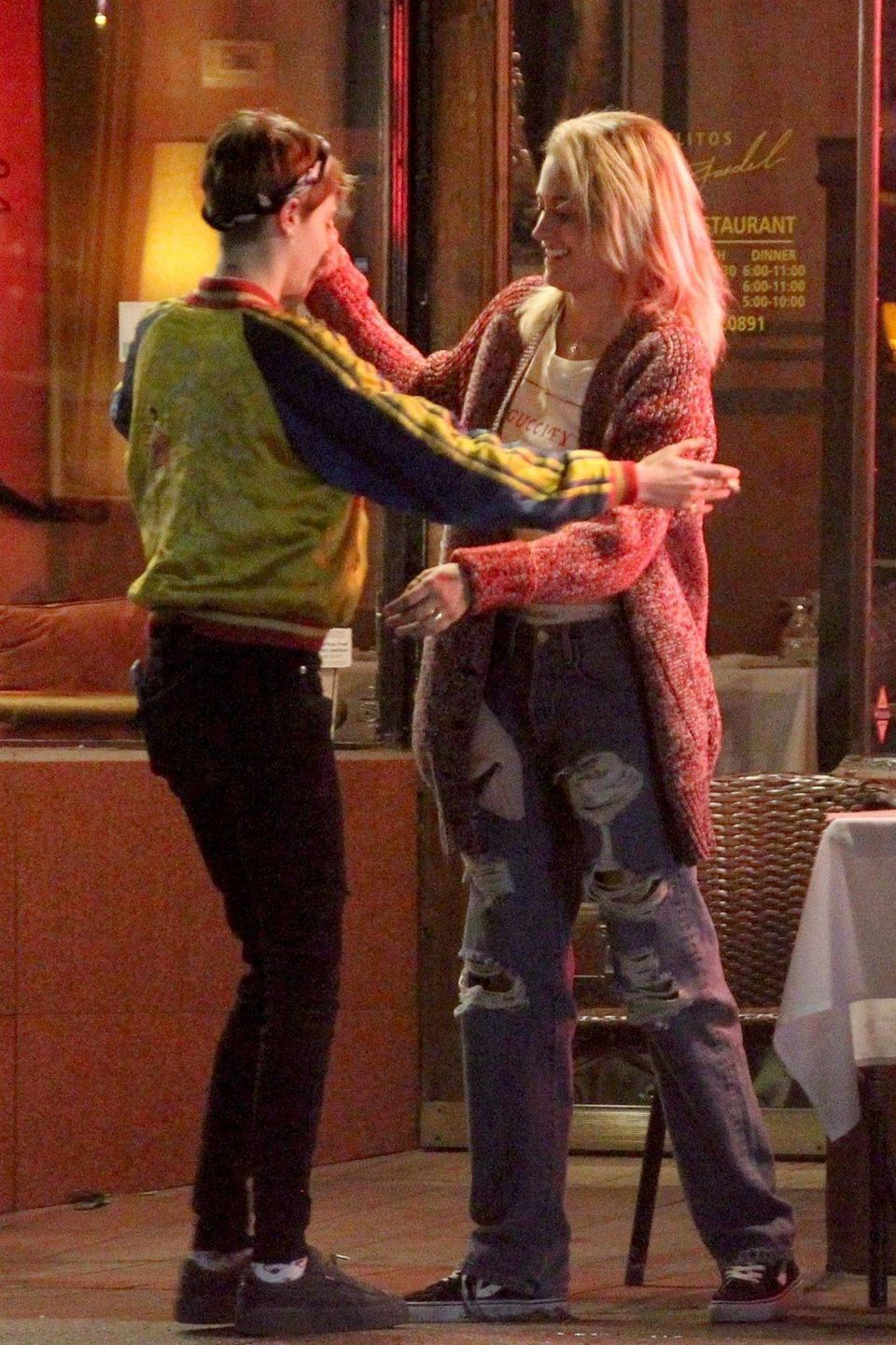 Cara Delevingne i Paris Jackson Kiss całowały się na ulicy. Towarzyszyli im Macaulay Culkin i Brenda Song (BACKGRID/FORUM)