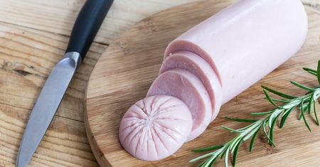 Wieprzowa kiełbasa bolońska