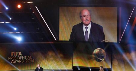 Sepp Blatter, prezydent FIFY, odchodzi w cieniu skandalu