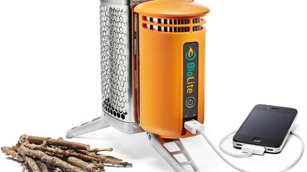 Dzięki temu gadżetowi podładujesz swój telefon nawet w leśnej głuszy 1