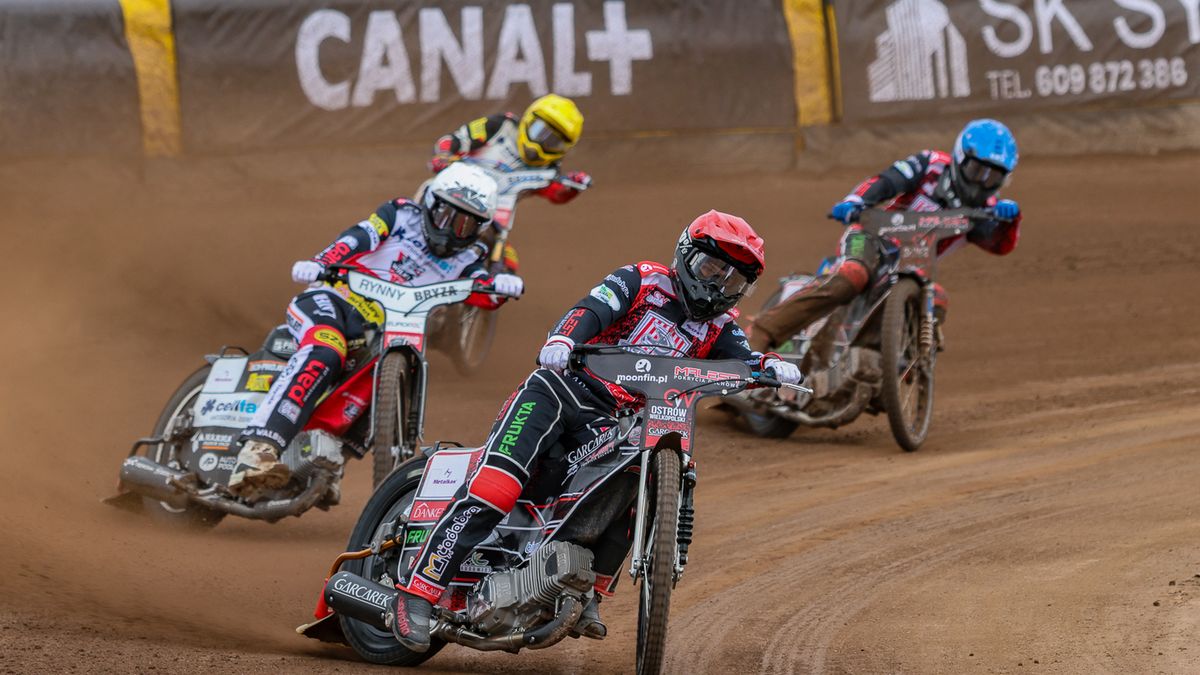 WP SportoweFakty / Michał Krupa / Na zdjęciu: Sebastian Szostak w kasku niebieskim