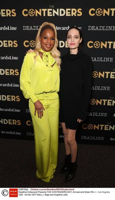 Angelina Jolie na festiwalu CONTENDERS 2017 w Los Angeles (na zdjęciu z Mary J. Blige)