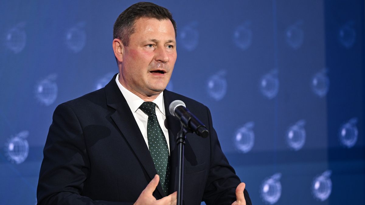 Warszawa, 16.06.2025. Minister rozwoju i technologii Krzysztof Paszyk na Forum Bezpieczeństwa Europy Środkowej i Wschodniej ?Razem dla bezpiecznej Europy? na Uniwersytecie Warszawskim, 16 bm. (aldg) PAP/Radek Pietruszka