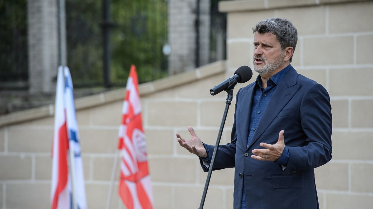 Koronawirus. Nowe obostrzenia mają ograniczyć sprzedaż alkoholu do godziny 19.