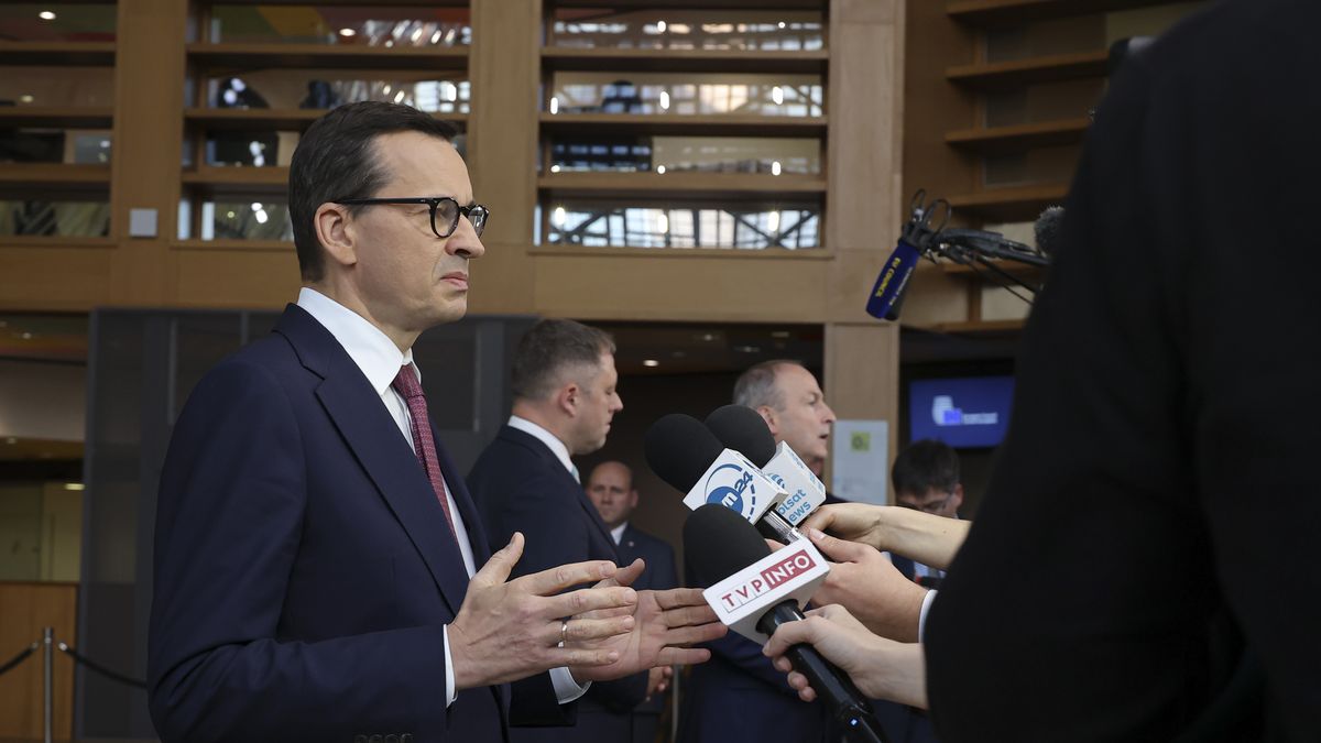 Mateusz Morawiecki Prime Minister of Poland arrives at the EU summit, walking next to the European flags, flag of Europe and talks to the media while is answering questions from journalists and the press. Meeting of the EU leaders, the European Council in Brussels, Belgium on October 20, 2022 (Photo by Nicolas Economou/NurPhoto via Getty Images)