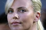 Angelina Jolie przejmuje rolę Charlize Theron