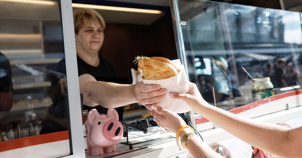 Poznań: Stolica food trucków. Wielka Szama przy stadionie przyciąga tłumy. Zobacz zdjęcia