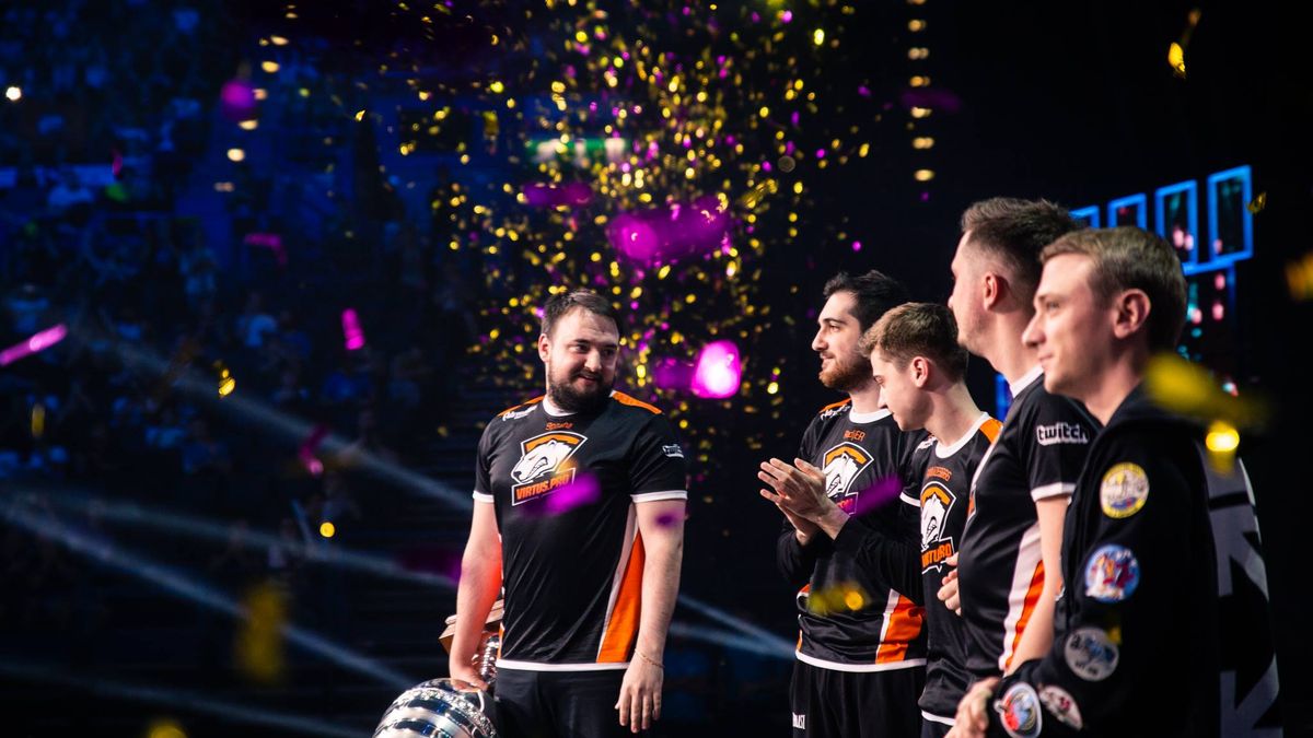 Facebook / ESL Dota 2 / Na zdjęciu: zespół Virtus.pro