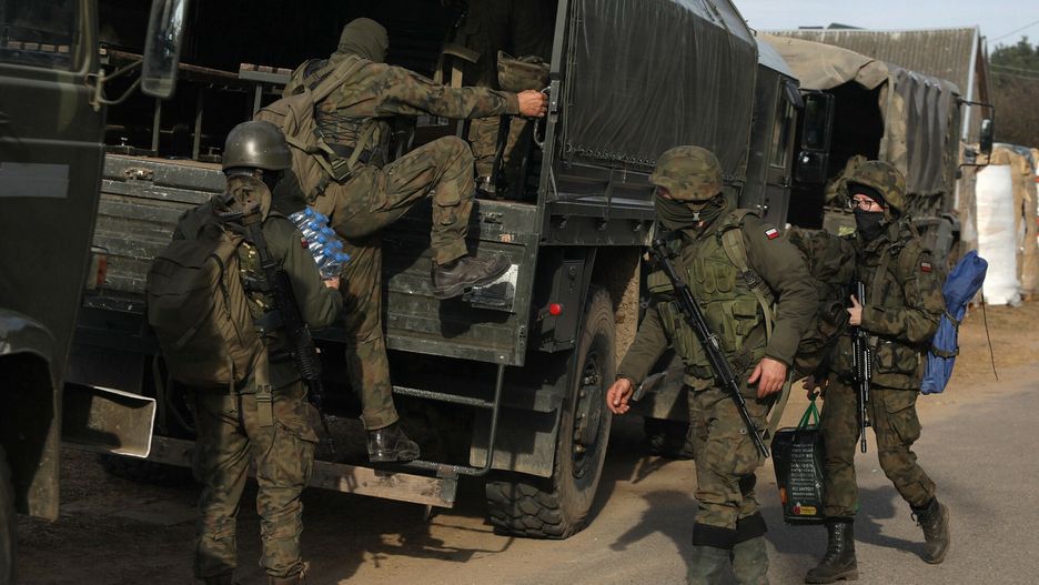 Wypadek w Michałowie. Wojskowa ciężarówka zderzyła się z audi. Zdjęcie ilustracyjne 