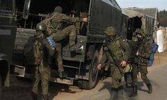 Wypadek w Michałowie. Wojskowa ciężarówka zderzyła się z audi