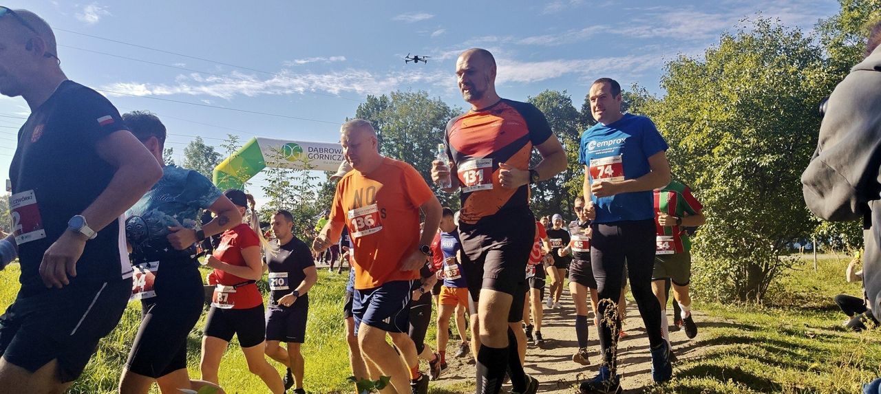 Dąbrowa Górnicza: XIV Cross Czwórki. Wyśmienita pogoda, imponująca frekwencja i emocje do ostatnich metrów