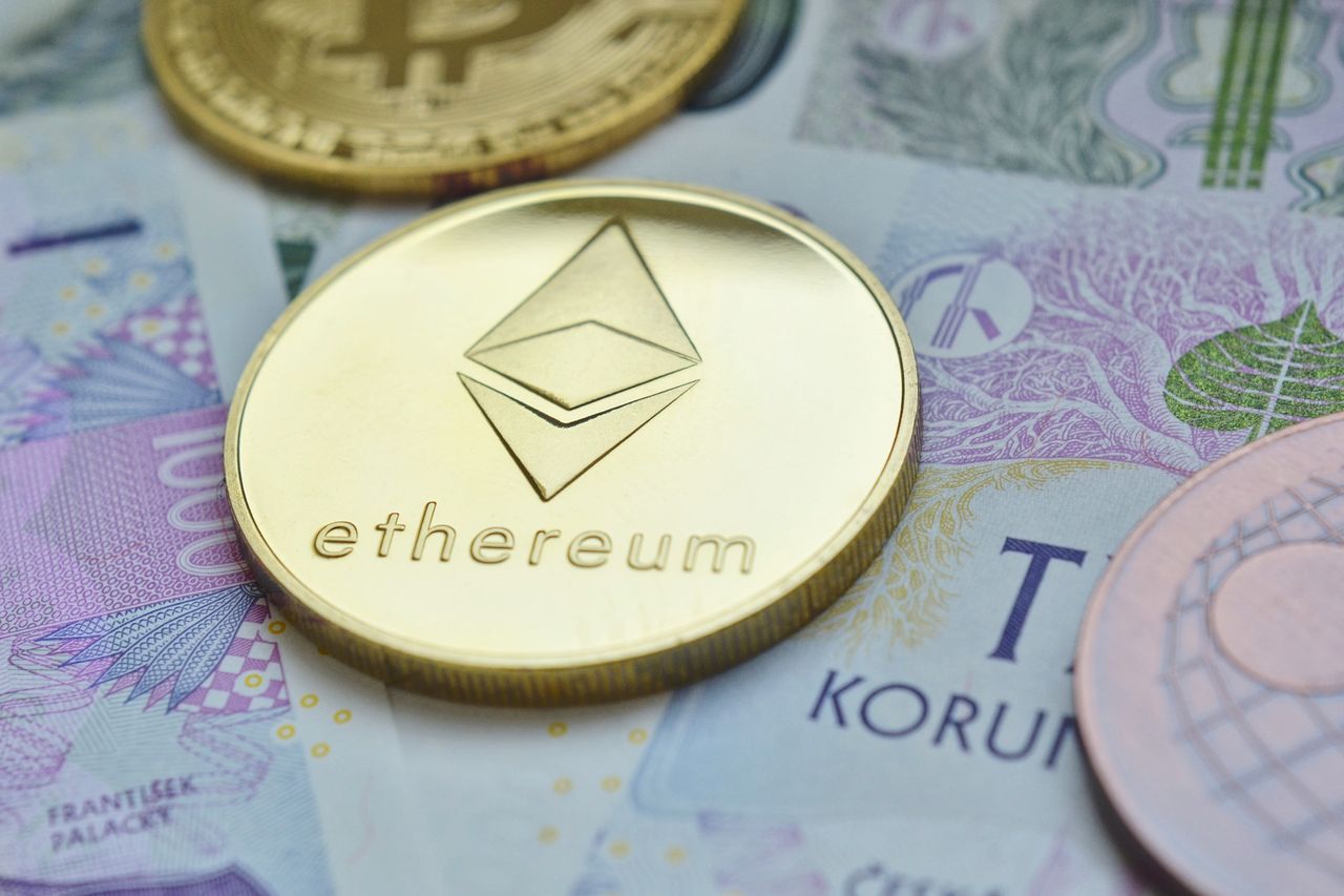 Ethereum bije rekordy. Kryptowaluta znów przekroczyła barierę 2000 dolarów