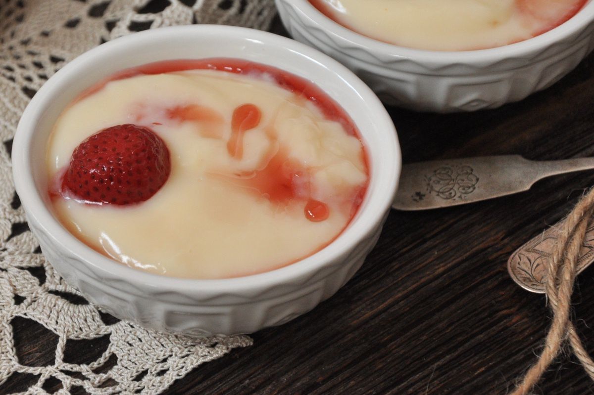 Dessert with custard cream