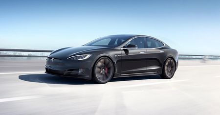 Tesla prawdopodobnie pokonała Porsche Taycana na Nürburgringu. Wynik nie jest oficjalny