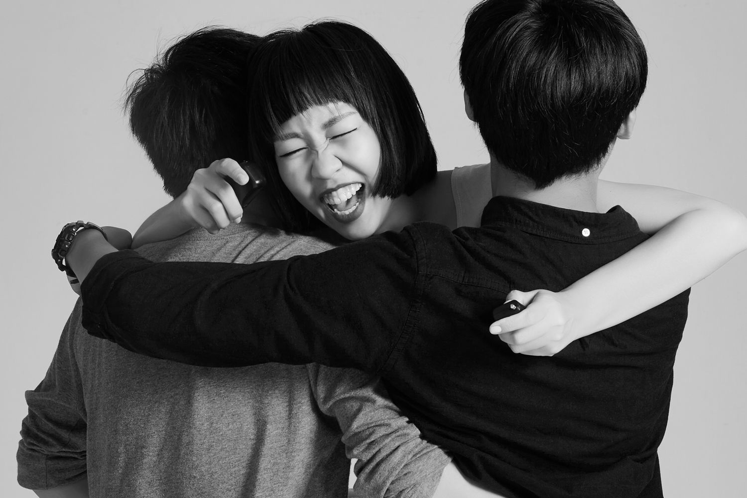 Projekt fotograficzny „Care Deeply” trafnie pokazuje jakie emocje towarzyszą przytuleniu 8