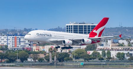 Airbus A380 przeleciał 27 tys. km. W jego skrzydle ktoś zostawił lampę