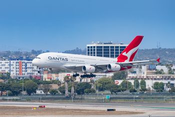 Airbus A380 przeleciał 27 tys. km. W jego skrzydle ktoś zostawił lampę