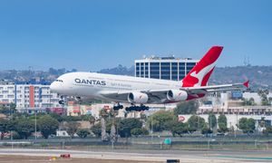 Airbus A380 przeleciał 27 tys. km. W jego skrzydle ktoś zostawił lampę