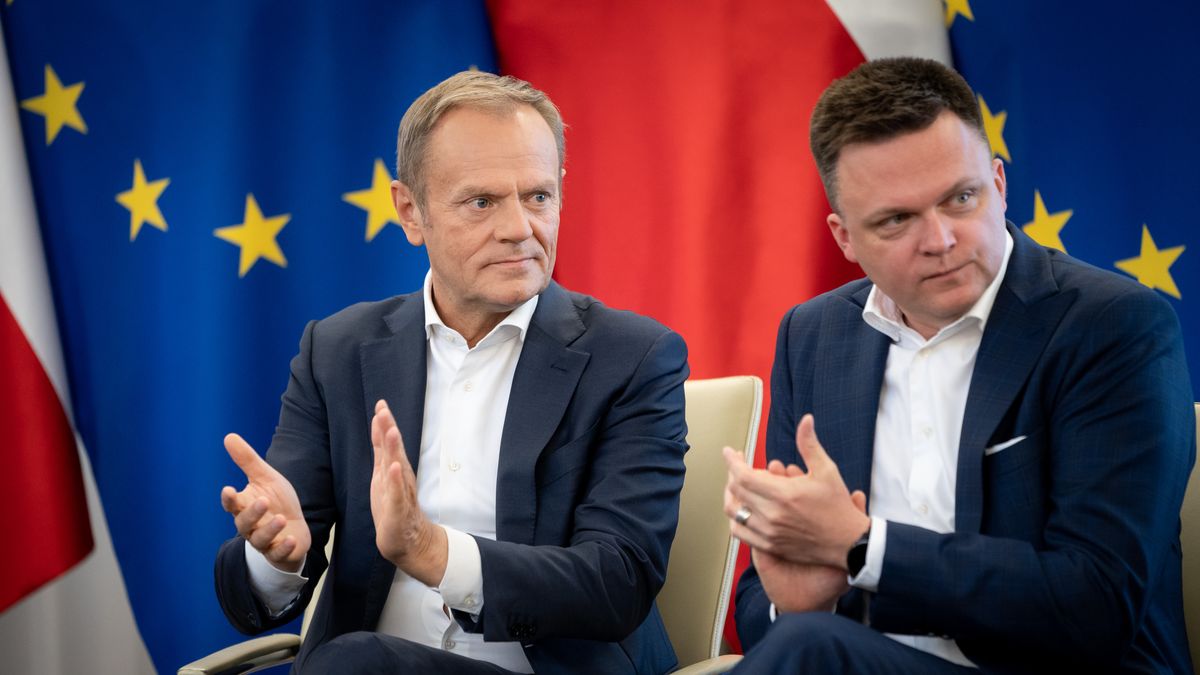 Donald Tusk, Szymon Holownia during a meeting at which Polish opposition parties signed the agreement on Civic Election Control, at the Senate (upper house of the parliament) in Warsaw, Poland on June 3, 2022 (Photo by Mateusz Wlodarczyk/NurPhoto via Getty Images)