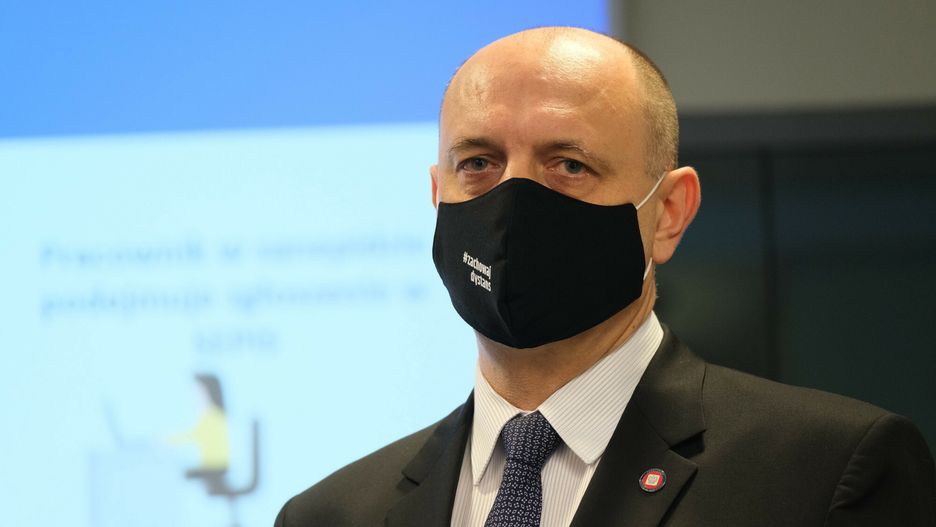 Obostrzenia w Polsce. Otwarte dyskoteki i ocena szefa GIS. "Nic nie było w porządku"