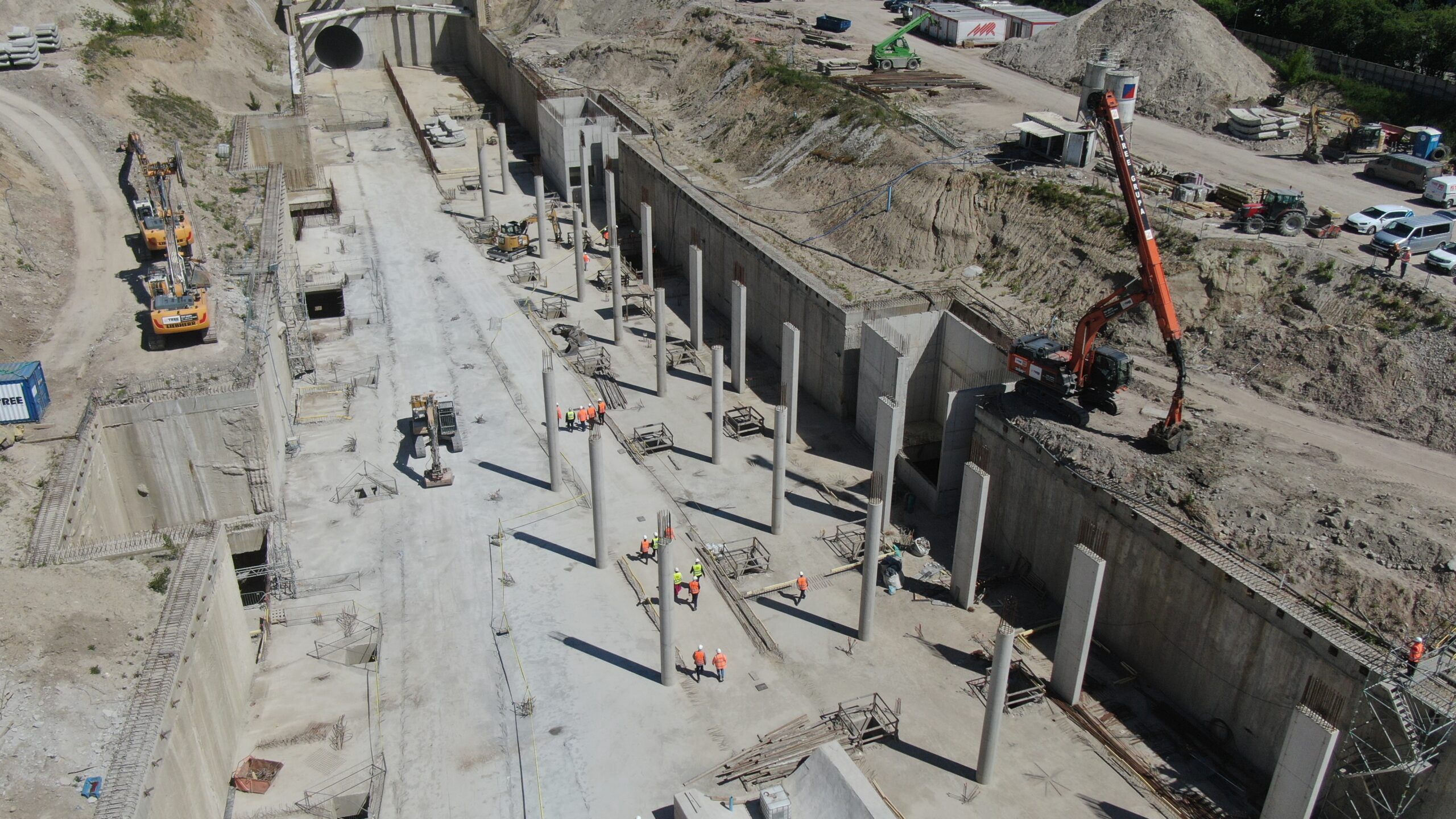 Wlot jednotorowego tunelu w okolicy stacji Łódź Żabieniec