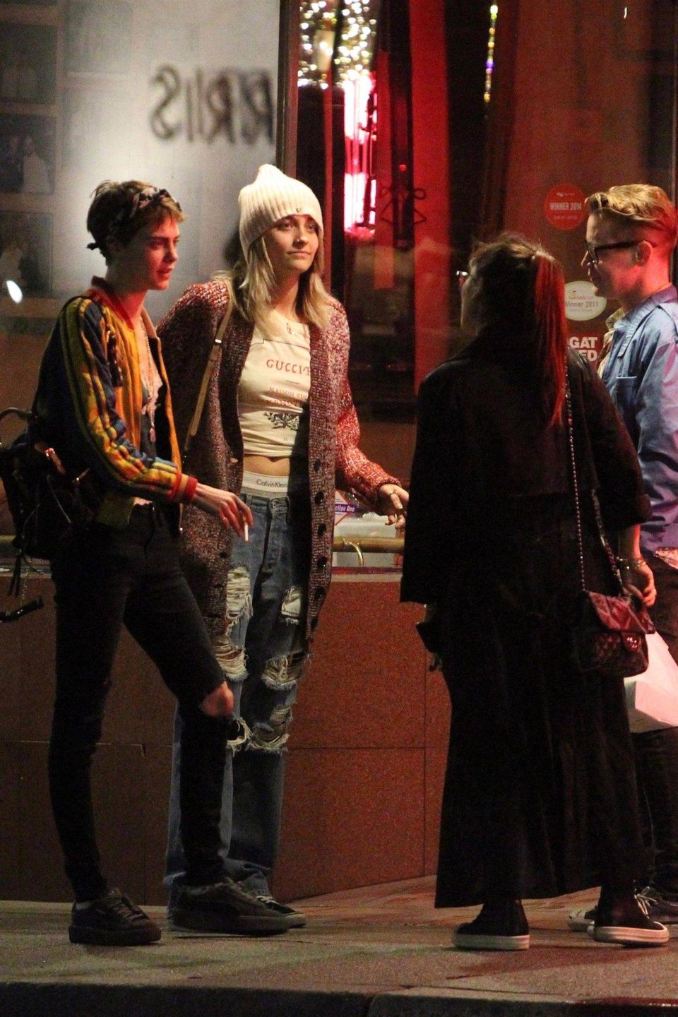 Cara Delevingne i Paris Jackson Kiss całowały się na ulicy. Towarzyszyli im Macaulay Culkin i Brenda Song (BACKGRID/FORUM)