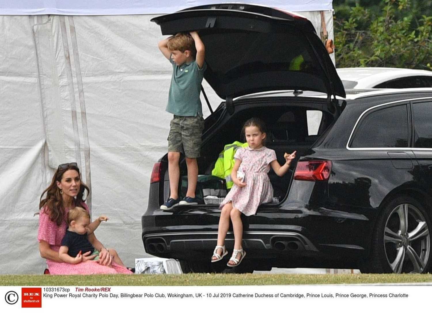 Księżna Kate, Louis, George i Charlotte na meczu polo