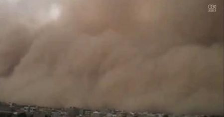 Burze piaskowe pogrążyły Teheran w ciemności, 4 osoby ofiarami wiatru