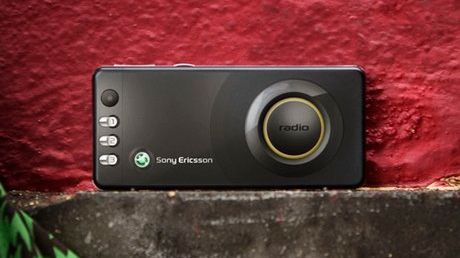 Sony Ericsson R300i Radio oraz R306 Radio 1