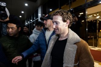 Elon Musk wciąż się osuwa. W rankingu najbogatszych wyprzedził go Mark Zuckerberg