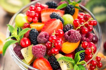 Regenerują organizm, wspierają jelita i serce. Te owoce to istna bomba witaminowa