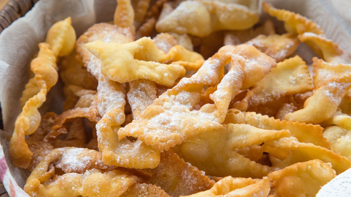 Faworki. Kruche ciasteczka, które powstały przez przypadek