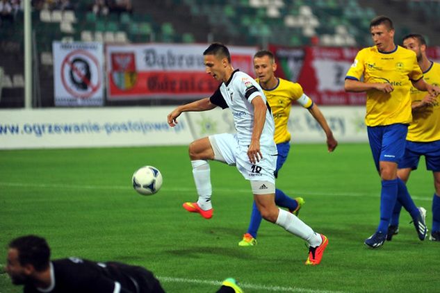 Jakub Arak zdecydowanie może zaliczyć pierwszy mecz w barwach Zagłębia do udanych. Na zdjęciu zdobywa swoją drugą bramkę / foto: Maciej Wasik, zaglebie.eu