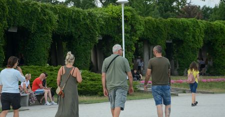 Szybki marsz kluczem do długowieczności? Badania potwierdzają