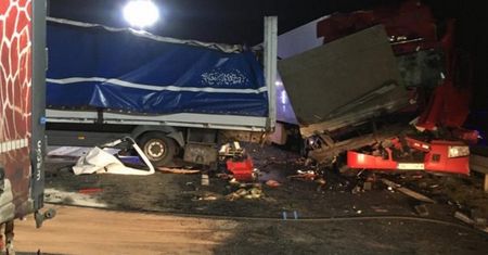 Karambol czterech ciężarówek na A4. Prokurator na miejscu wypadku