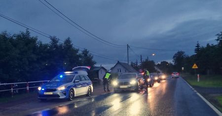 Policyjna obława po ucieczce ze szpitala. Sprawdzają każde auto
