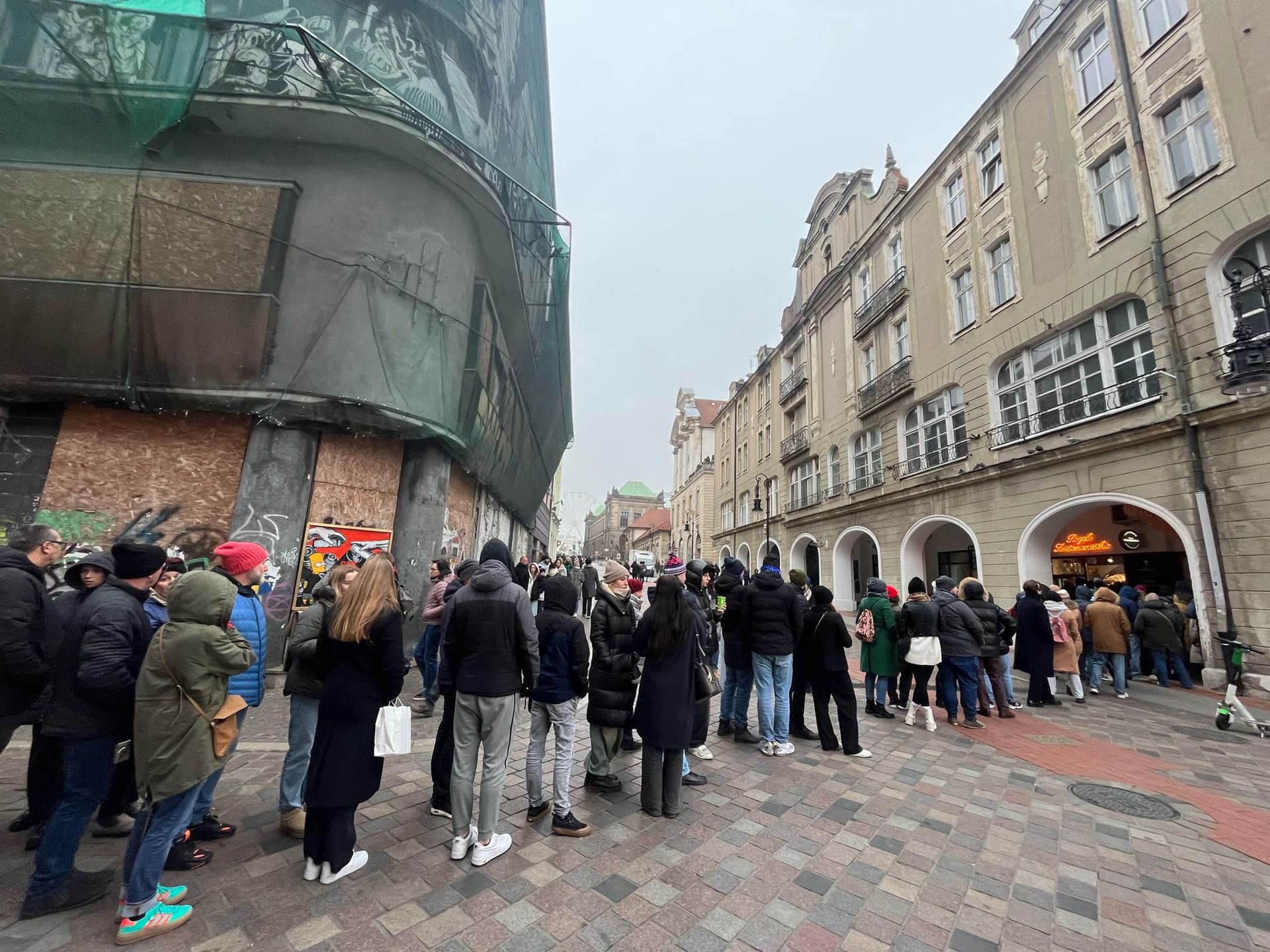 Kolejka po rogale świętomarcińskie