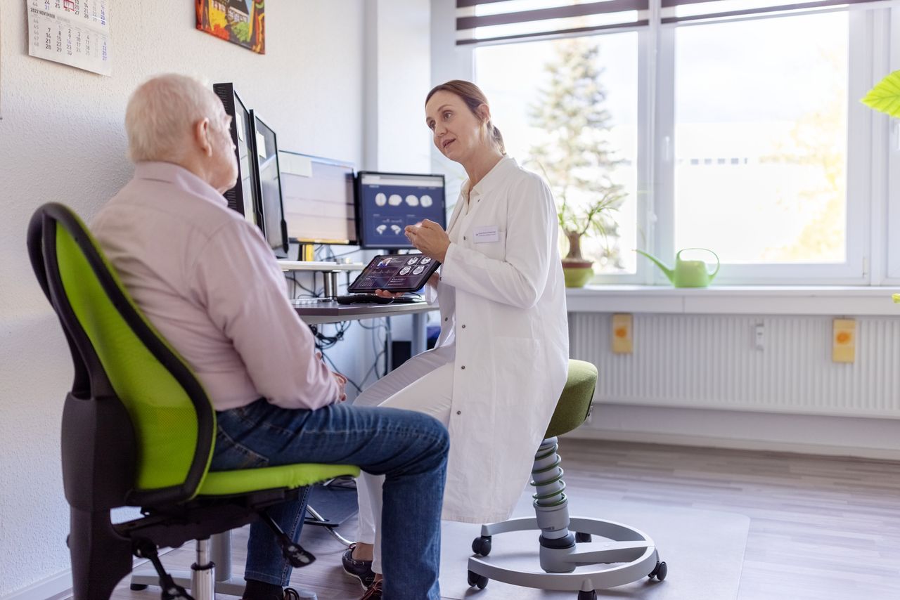 Przełomowe odkrycie uczonych. Prosty test wykryje Alzheimera 20 lat wcześniej