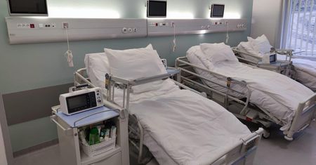 Koronawirus. Kolejne 200 łóżek w szpitalu tymczasowym czeka na pacjentów. Brakuje tylko chorych
