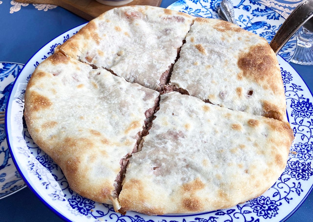 Ten gruziński placek zapamiętasz na długo. Wszystko za sprawą aromatycznego farszu