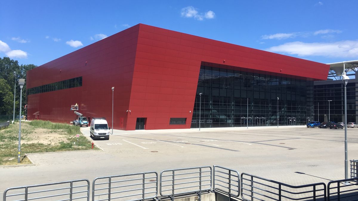 WP SportoweFakty / Krzysztof Sędzicki / Łódź Sport Arena z zewnątrz