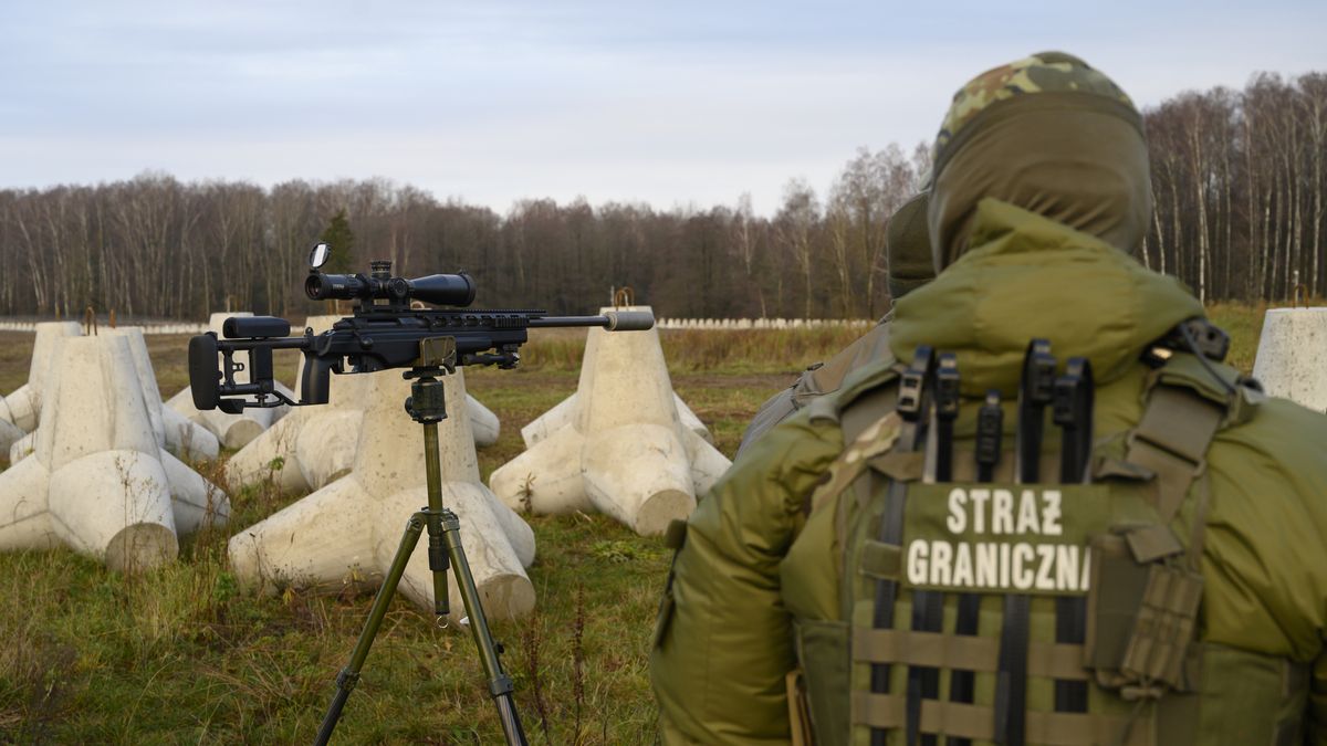 Budowa Tarczy Wschód w okolicy wsi Dąbrówka na granicy z Rosją